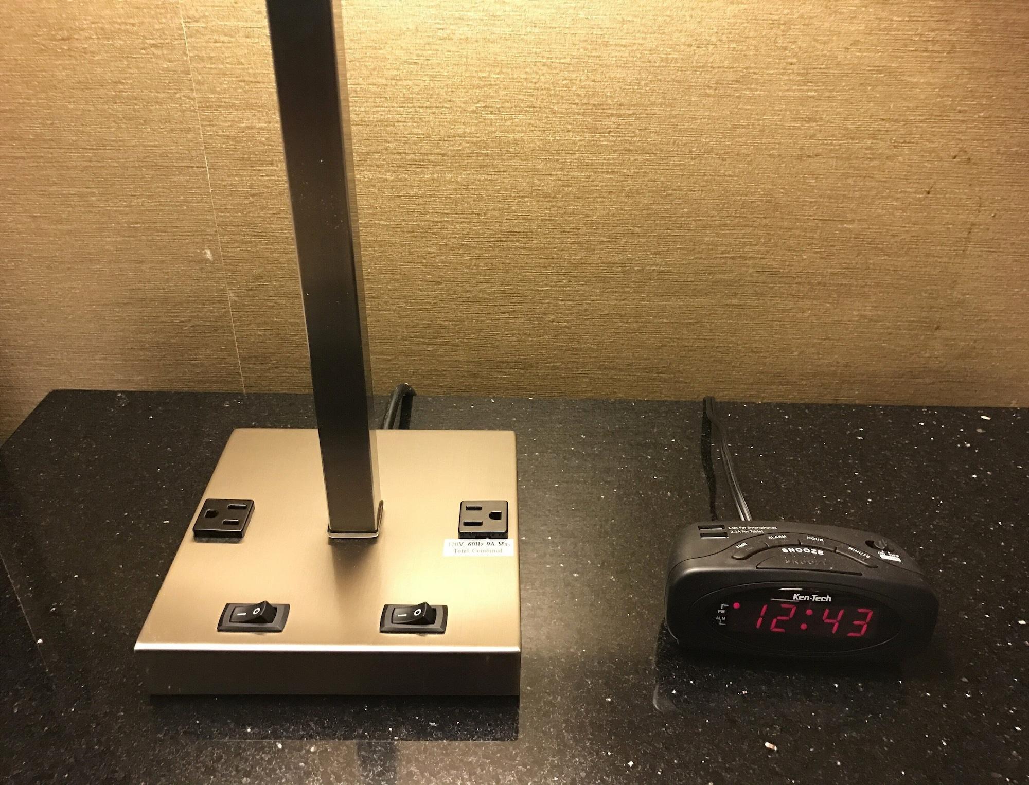 迪卡尔布红顶套房酒店 外观 照片